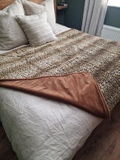 OKA Fleece Velvet Large Throw / Quilted Bedspread Cover 150x200cm - Leopard