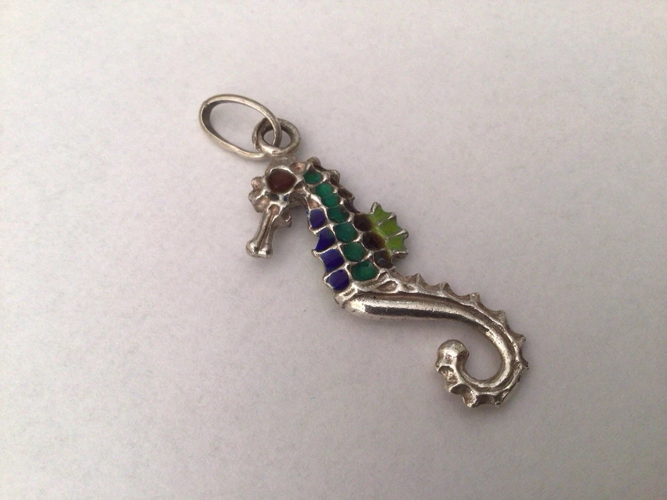 Ciondolo Cavalluccio Marino - Ippocampo Argento 800 e Smalto Vintage - Immagine 2 di 4