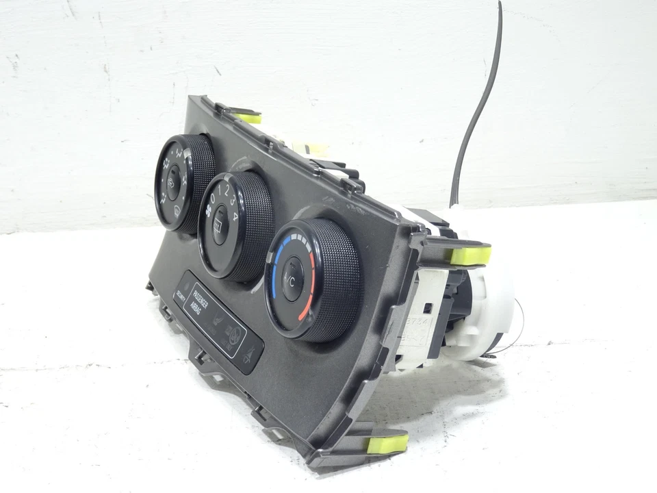 2007 TOYOTA AURIS HEATER CLIMATE CONTROL UNIT 55406-12410 - Image 3 of 4