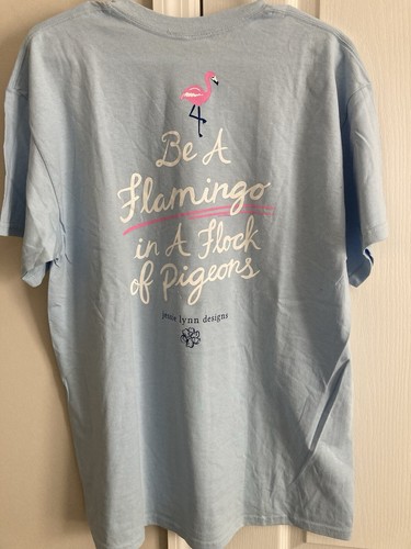 Maglietta da donna Jessie Lynn Designs 'Be a Flamingo in a Flock of Pigeons' NUOVA - Foto 5 di 6