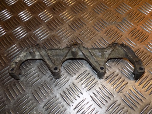 Orginal Audi A6 4F AUK Einspritzleistenhalter Links Rechts Halter 06E133340A