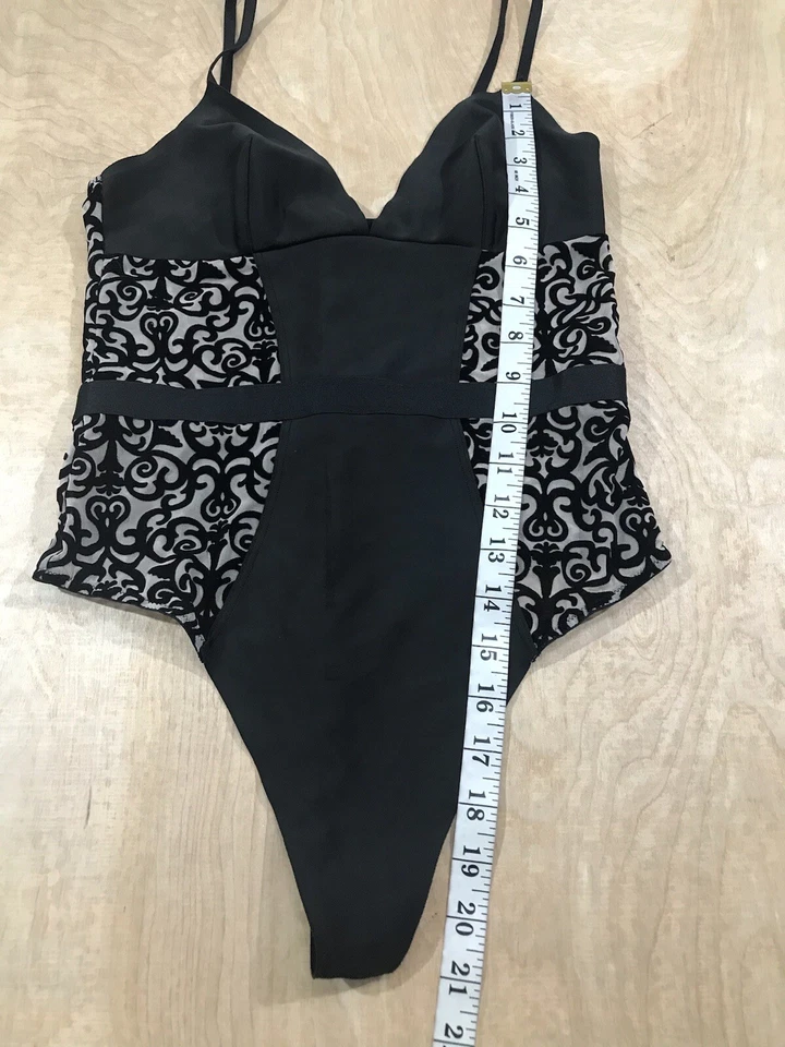 Body Victoria’s Secret Lencería Peluche Sin Forro Una Pieza Talla Pequeña Negro/Desnudo Foto 2 de 4