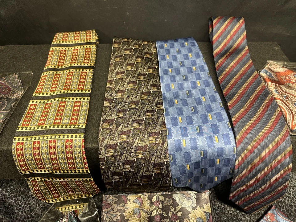 4 Corbatas Hombre’s-80’s Vintage Seda Italia, EE. UU., China 7 Pañuelos  Foto 2 de 4