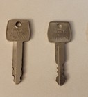 8 VINTAGE FORD KEYS CARS TRUCKS INCL. EARLY FORD “H” KEY AUTOMOTIVE MEMORABILIA — photo 9