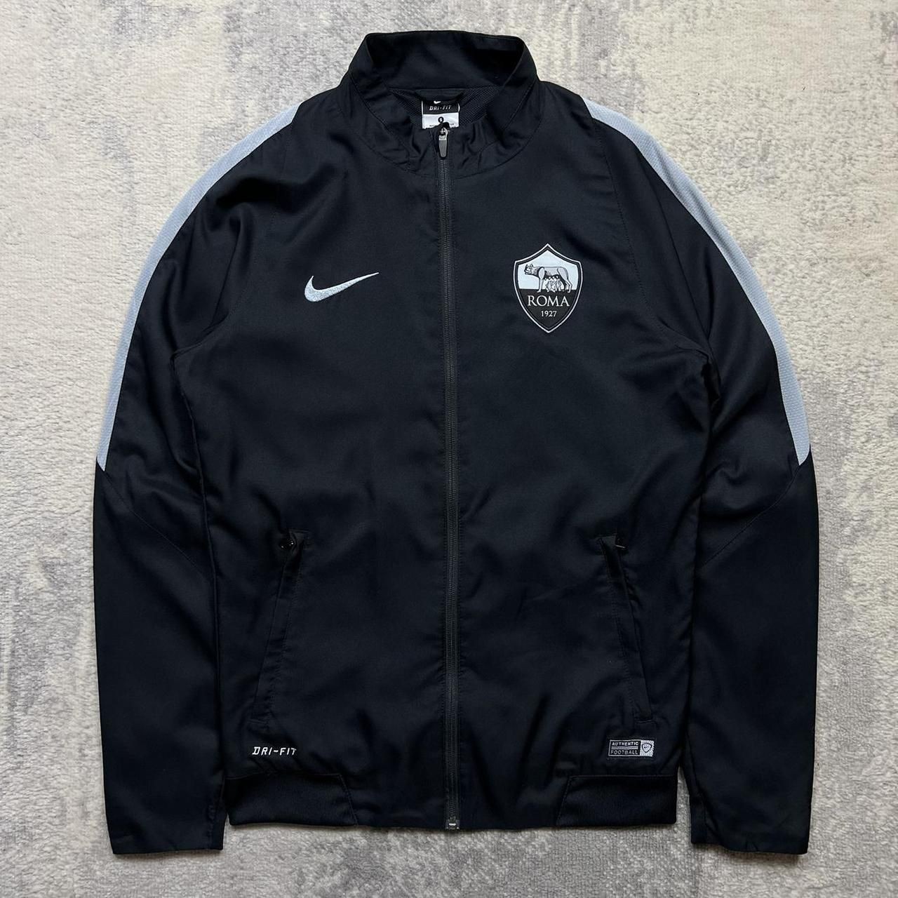 SACAI X NIKE Giacca allenamento Nike Roma FC piccola uomo nera bianca ricamata full zip