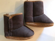 OLD NAVY  GO COZY CHOCOLATE BROWN BOOTS  INFANT SHOES SIZE 6-12 MONTHS 