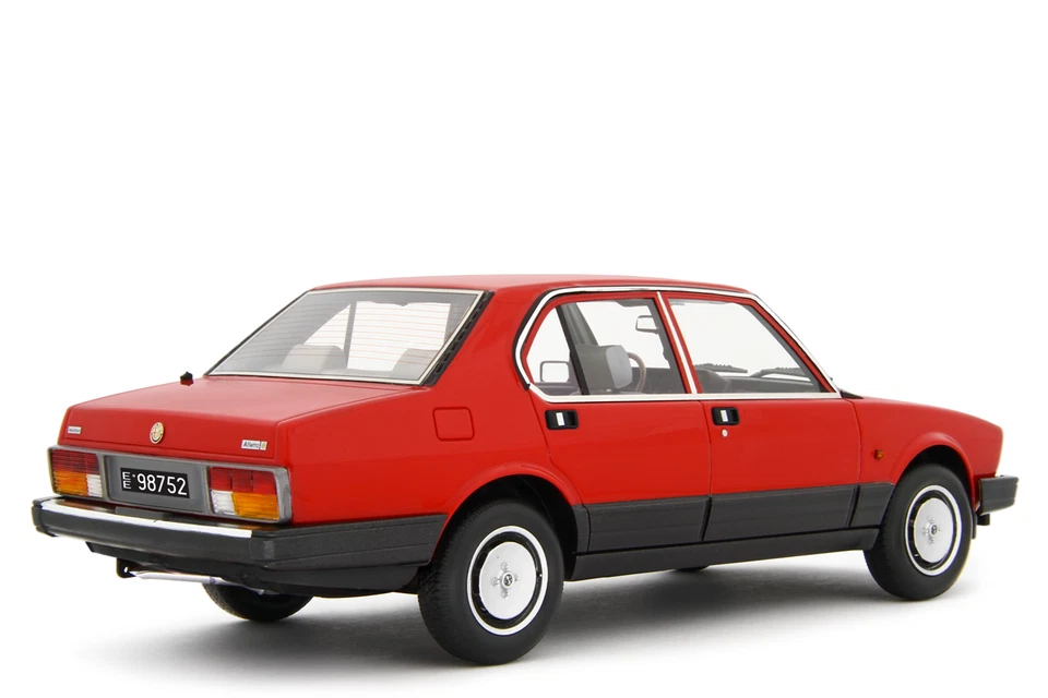 LAUDORACING-MODELS 1:18 Alfetta 2.0i Quadrifoglio Oro 1983-84 LM171C - Immagine 3 di 4