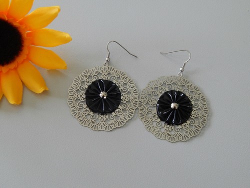 Boucles D'oreilles 'Alvéoles' Noires Et Argentées De La Marque Ikita - Neuf Avec étiquettes