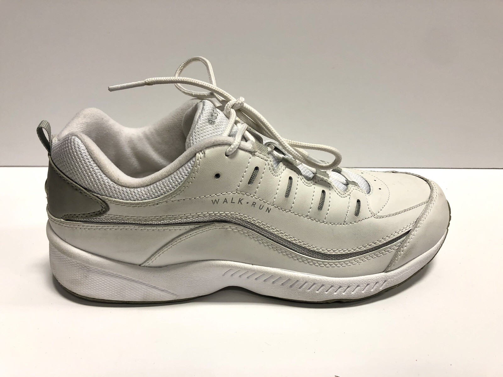 easy spirit white tennis shoes