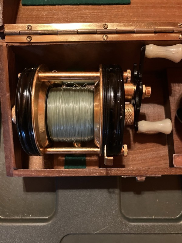 ABU Ambassadeur 5000 C Deluxe CDL Baitcaster Reel in Wood Presentation Box
