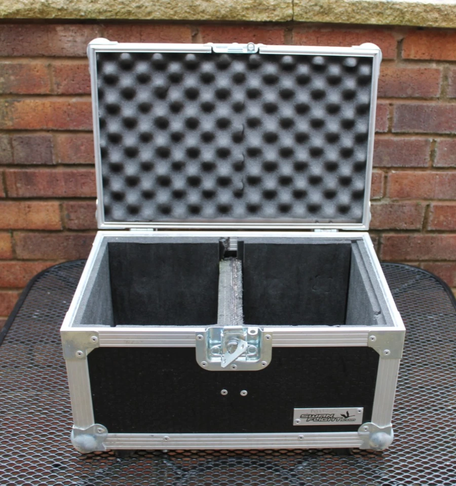 Swan Flight Case - External size = 46cms x 30cms x 25cms - with two compartments - Image 2 of 4