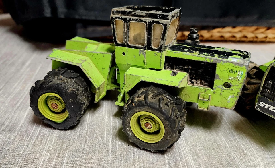 2 tractores Stieger Panther de juguete para piezas Foto 2 de 4