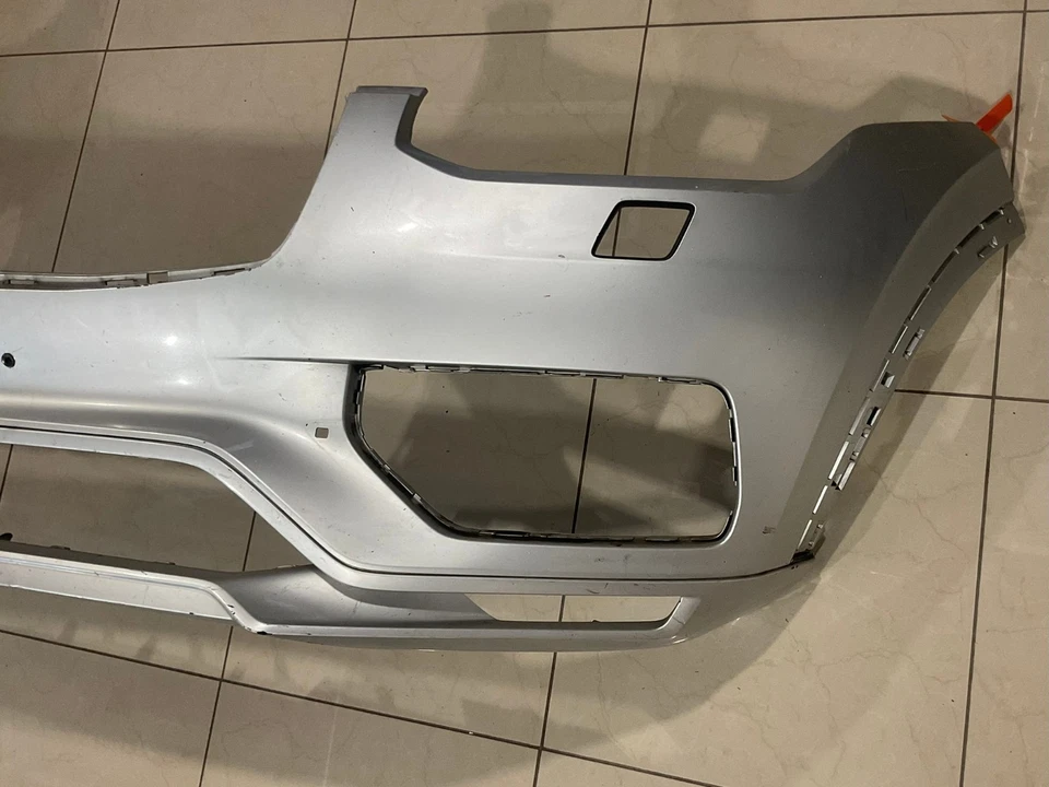 Cubierta de parachoques delantero plateada 2016-2019 Volvo XC90 31690641 OEM Foto 2 de 4