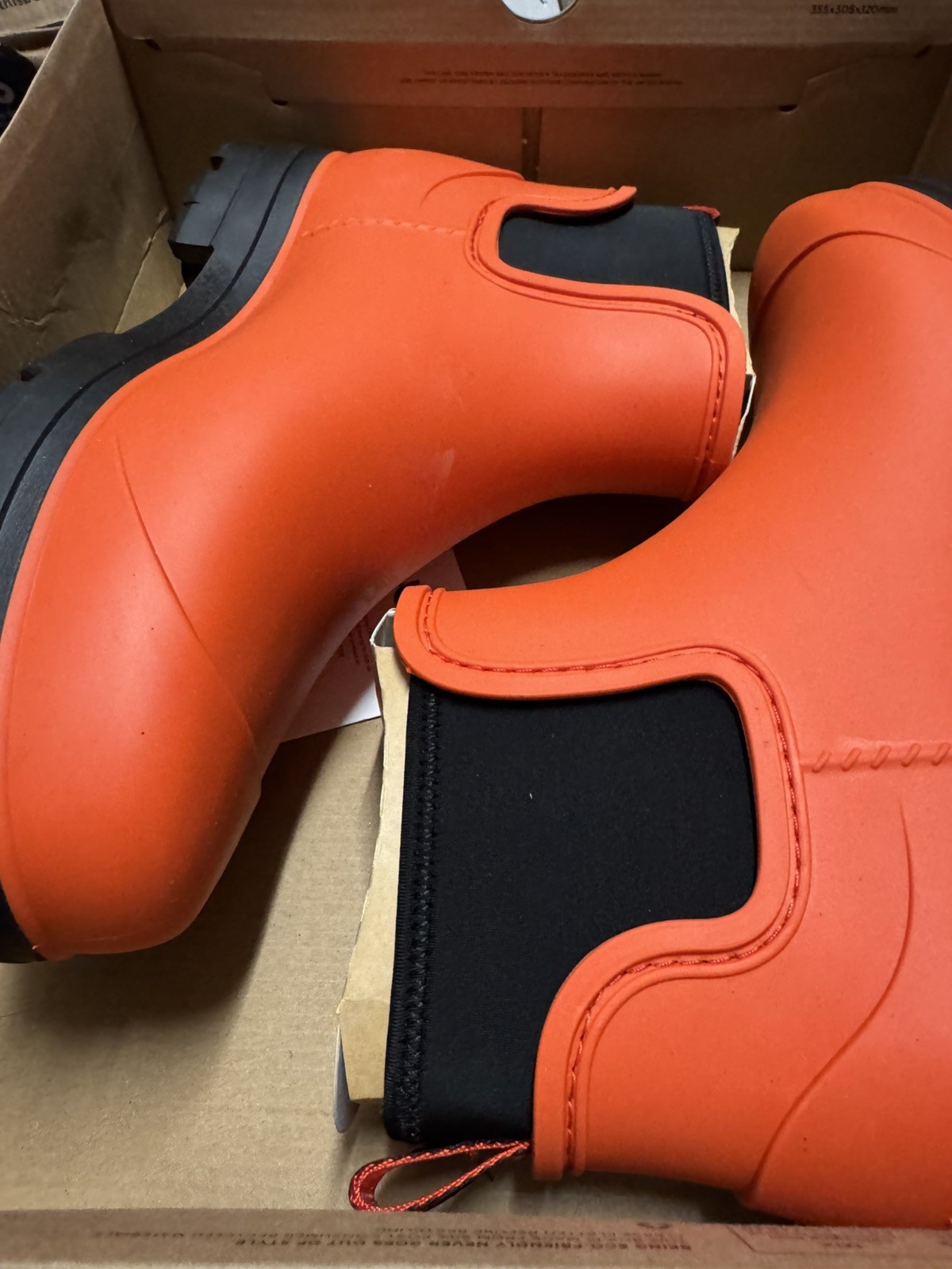 NIB UGG Women's Droplet Rain Boot - Hong (Orange)