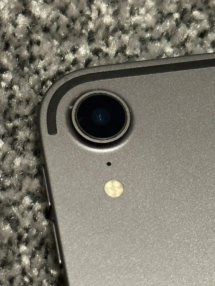 Apple iPad Pro 1st Gen 11" A1980 Space Grey Wi-Fi 64GB, Read Description - Image 3 of 4