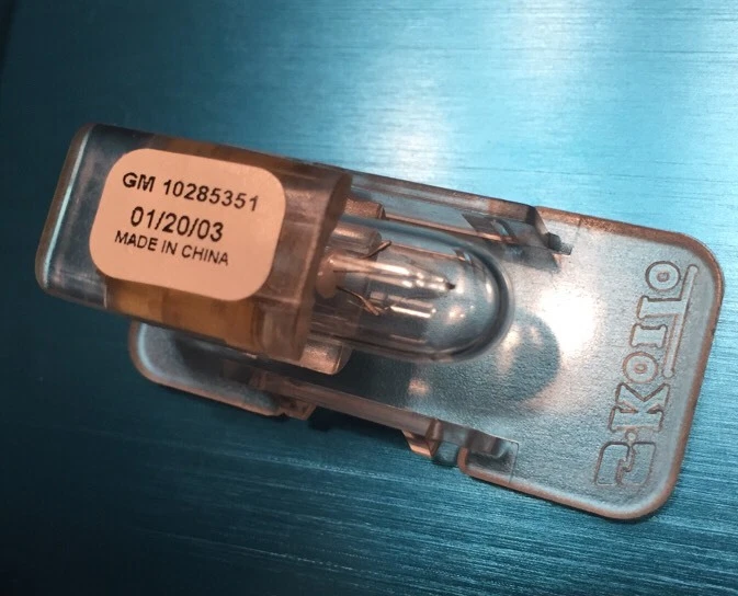 NOVO GM Chevy/Buick OEM compartimento tampa-tronco lâmpada de carga luz ASSY 10285351 - Imagem 2 de 4