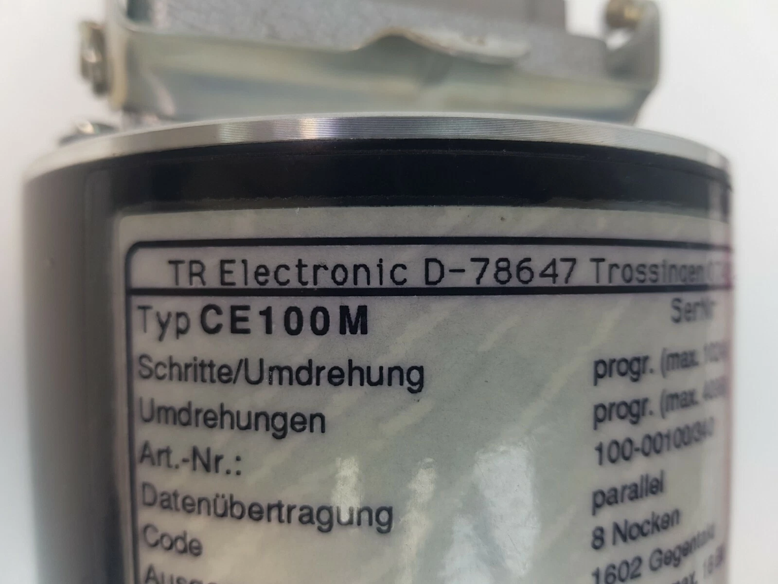 Label of the TR Electronic CE100M encoder with the Trossingen address and type