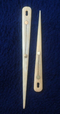 Handcrafted Bone Nålbinding Needle with Attached Brass Accent for Seamless Yarn