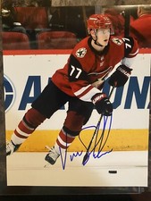 Victor SODERSTROM Signed 8x10 Photo!  ARIZONA COYOTES - TUSCON ROADRUNNER W/COA