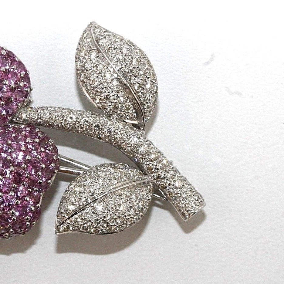 Broche prendedor redondo con racimo de flores de zafiro rosa y diamante de oro blanco de 18 k de 15,85 quilates Foto 3 de 4