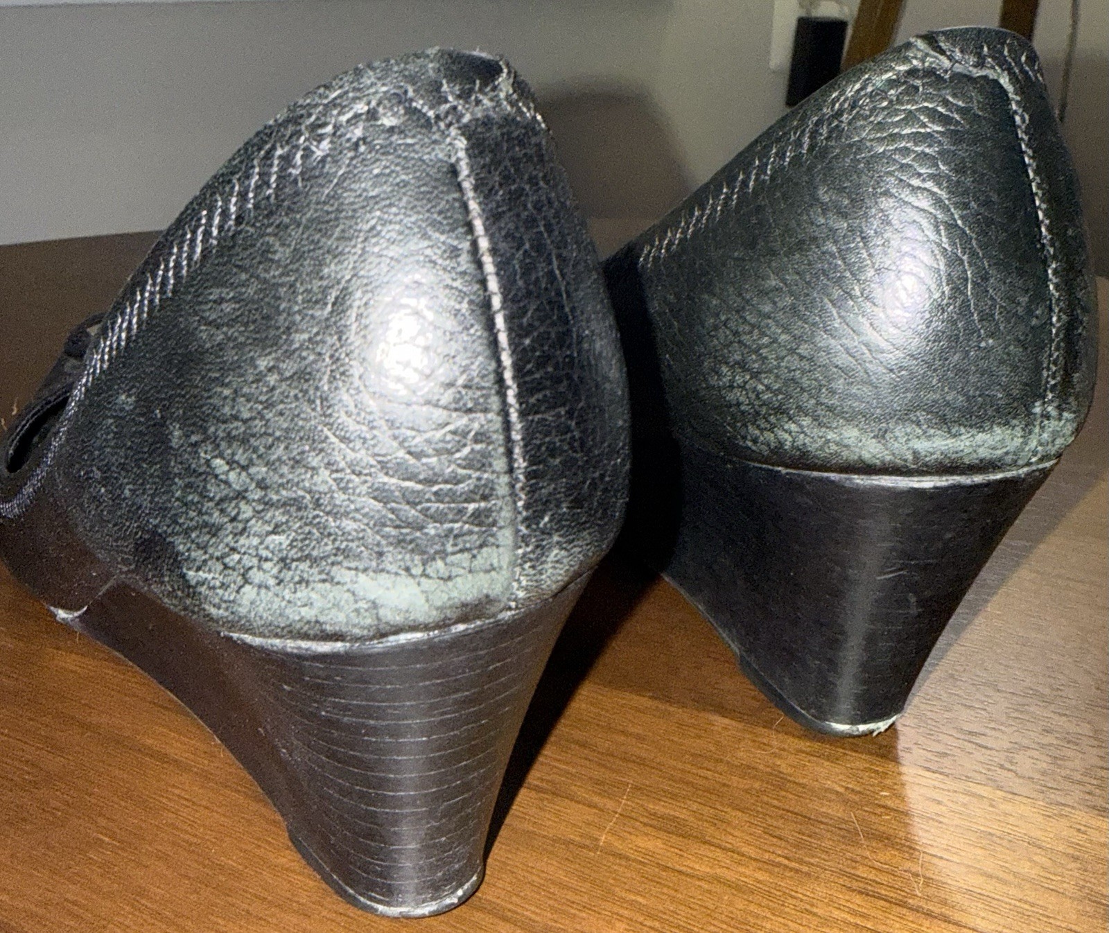 Women’s Tory Burch Black Pebbled Leather Peep Open Toe Wedges Sandals Pumps 8.5 thumbnail 7