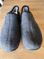 Old Navy Fleece Sherpa Slippers Size Lg 9-10 Blackish gray