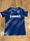GILLINGHAM FC 2025-26 MACRON HOME FOOTBALL SHIRT SOCCER JERSEY MEN SIZE M