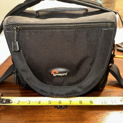 Lowepro Nova 3  Camera Bag Black with Shoulder Strap excellent condition 
