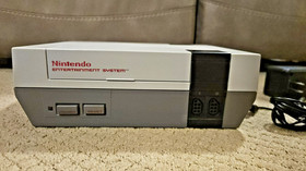 Nintendo NES Console Bundle - 22 Games - 2 Controllers Tyson Punchout Mario