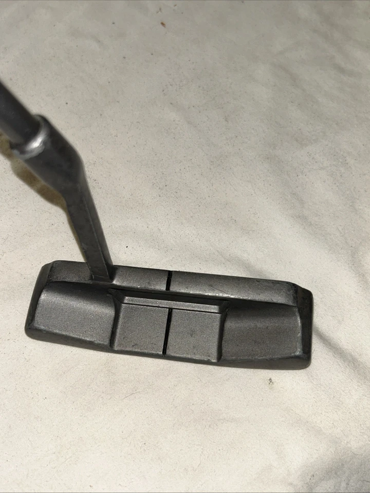 Spalding Tour Percision Milled TP-M1 (34 1/2”) Putter Graph Tour Precision Shaft - Image 4 of 4