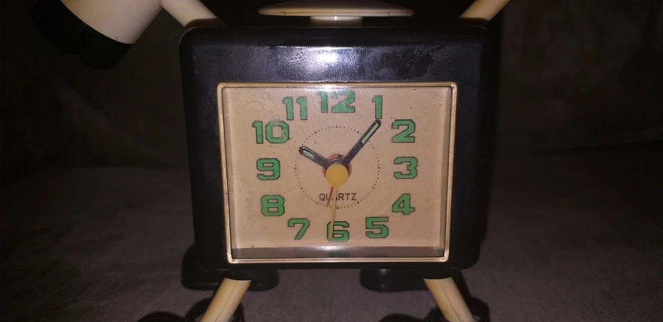 1970's Alarm Table Clock Plastic Cow with Rodeo and Cow Alarm Noises - Image 2 of 4