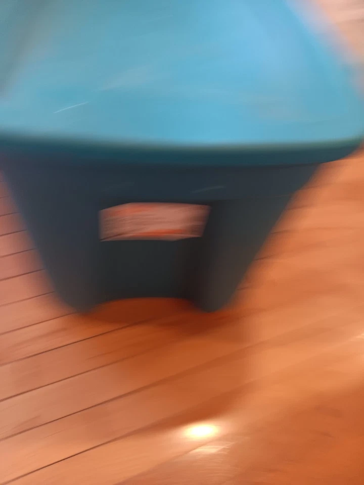 HDX CAIXA DE ARMAZENAMENTO AZUL RETANGULAR RESISTENTE, 19,4" x 31" x 17" com TAMPA, 30 GAL/EUA - Imagem 4 de 4