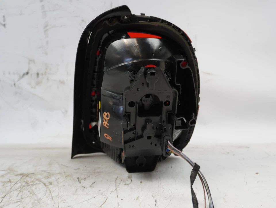 Feu arrière gauche occasion MINI MINI III Phase 1 - 1.5i 136ch - - Imagen 3 de 4