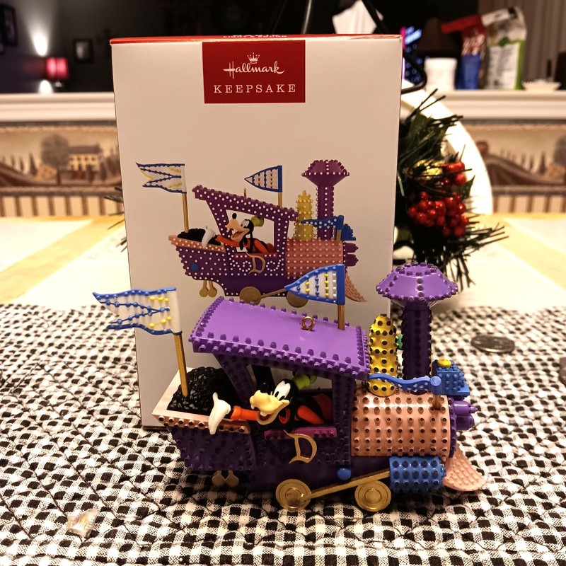HALLMARK DISNEY'S ELECTRICAL PARADE 2025 MAGIC CHRISTMAS ORNAMENTS GOOFY
