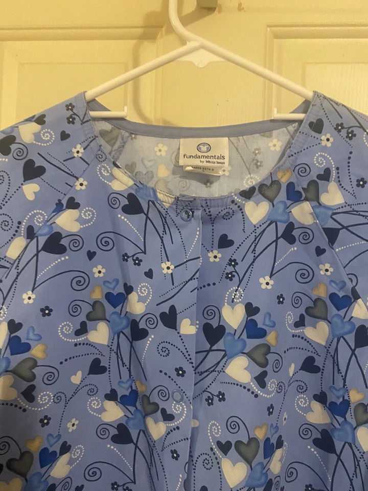 White Swan Scrubs Snap Front Warm Up Size Small Blue Hearts Medical Nurse Pocket - Image 4 of 4