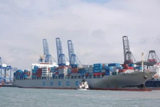 Photo 6x4 Port of Felixstowe: Containers arrive aboard the Cosco Shanghai c2006