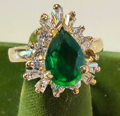 Vintage BJM Sim. Emerald Stamped 10k SOLID Gold Sz 8 Ring 5.43g Missing Stone