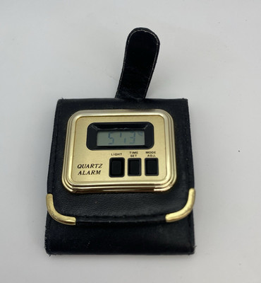 Vintage/Retro Digital Quarz Reisewecker mit Wecker & Licht, schwarz/gold