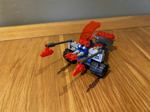 LEGO NEXO KNIGHTS: Knighton Battle Blaster (70310) - Imagen 3 de 7