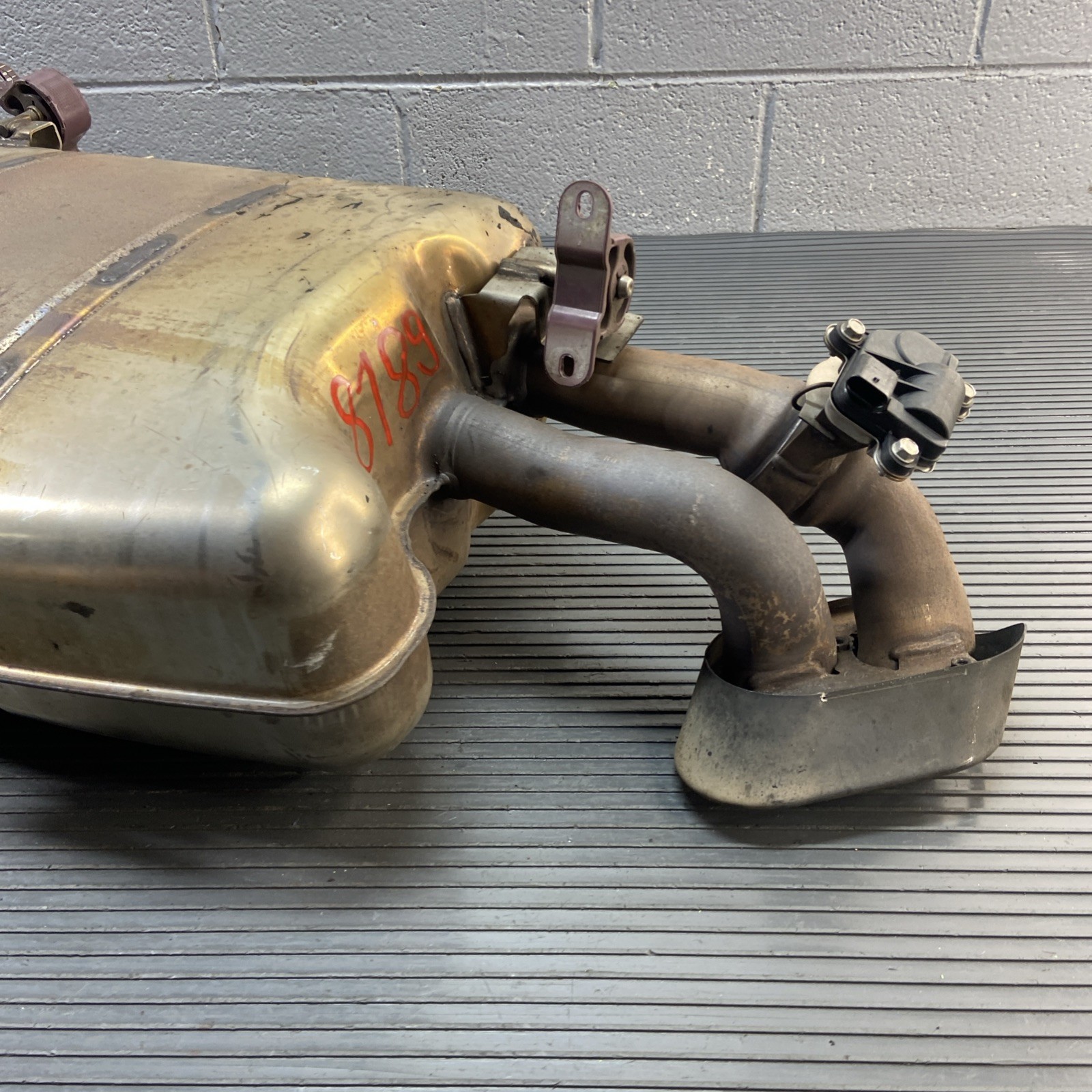 BMW i8 2014-2020 Rear Exhaust tailpipe