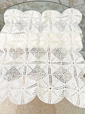 VINTAGE ART DECO WHITE COTTON HAND  CROCHET LACE LARGE DOILY/TABLE MAT~14" x 22"