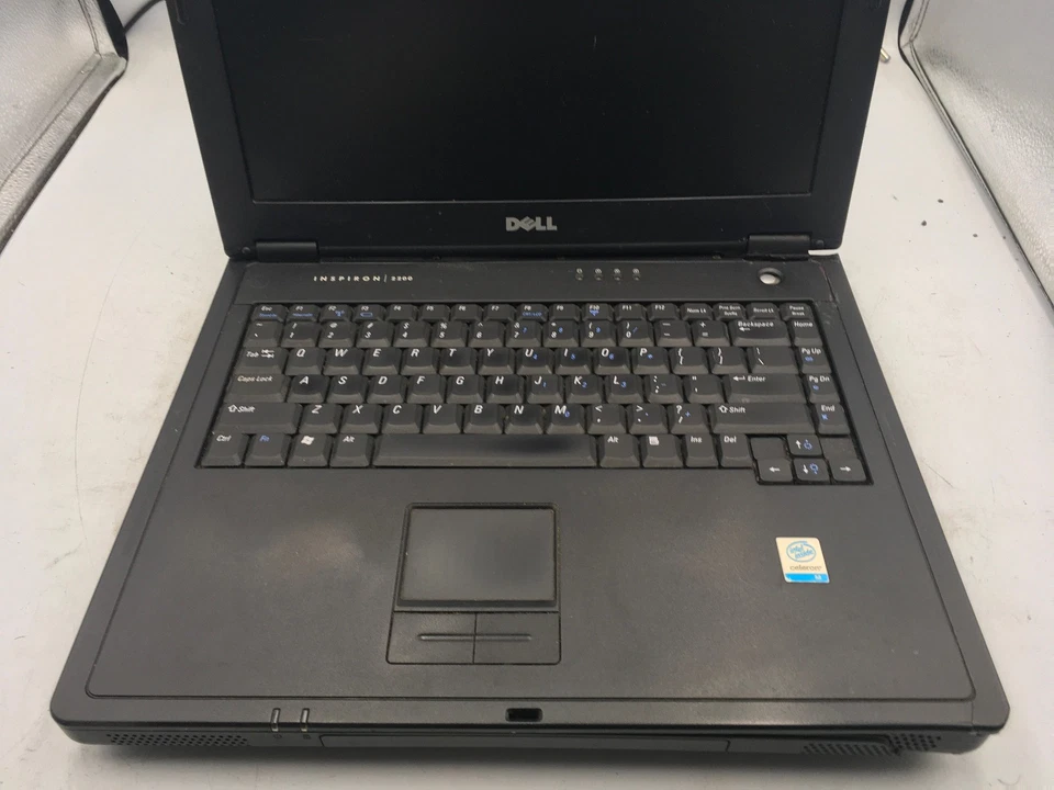 DELL INSPIRON 2200 - FOR PARTS/NO POWER - INTEL CELERON M - NO RAM -READ DESC-BB - Image 3 of 4
