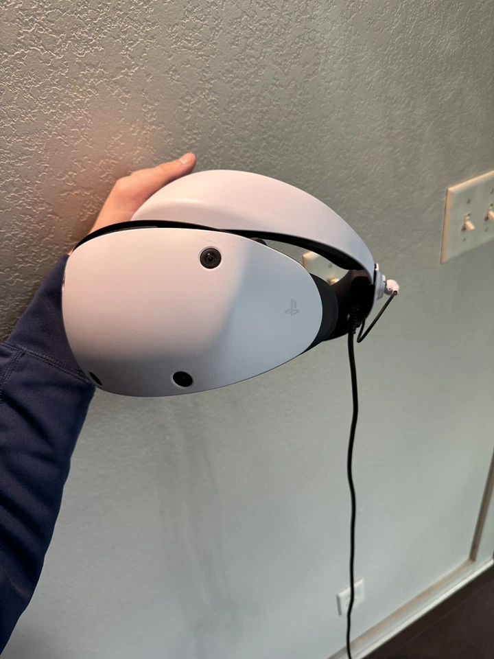 Sony PlayStation VR2 Headset With Original Box And Charging Cable - Image 2 of 4