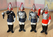 Set 4 Vtg Miniature Plastic Toy Soldiers Guards, 2.5"