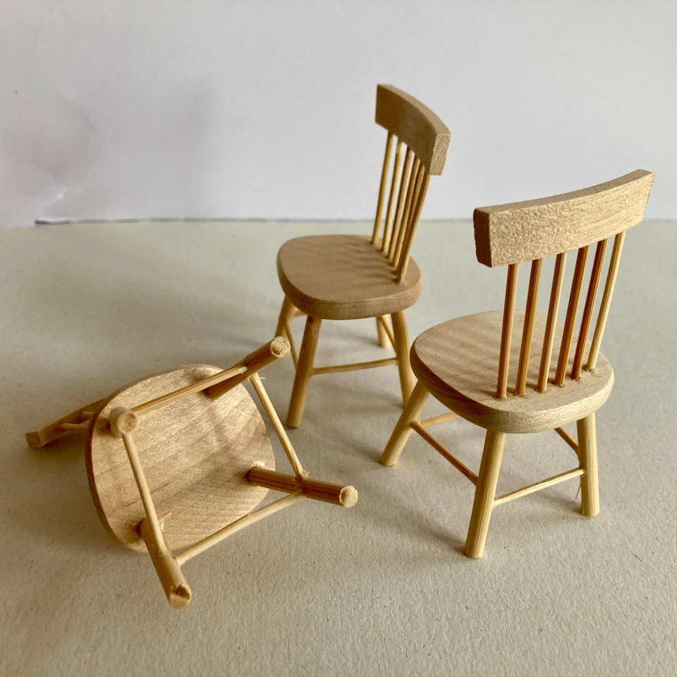 Metallbett für Puppenhaus, 3 Holzstühle - Bild 4 von 4