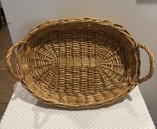 Oval Wicker Basket With Handles. 17x12x3. Pre-owned, Great Condition