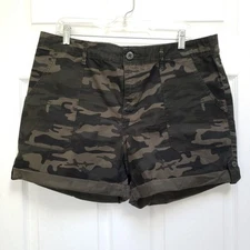 Social Standard Sanctuary Green Camo Cuffed Utility Shorts Womens XXL