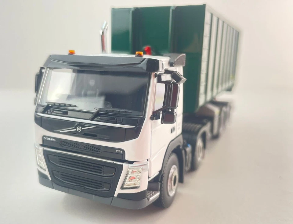 WSI 02-2428 Volvo FM4 8x4 Day Cab RHD Hook Lift Container Truck Palfinger 1:50 - Image 2 of 4