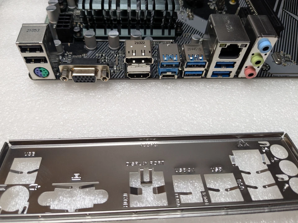 ASRock B450 PRO4 R2.0 - AMD B450 - 4x Slot DDR4 - Scheda Madre ATX Socket AM4 - Immagine 2 di 2