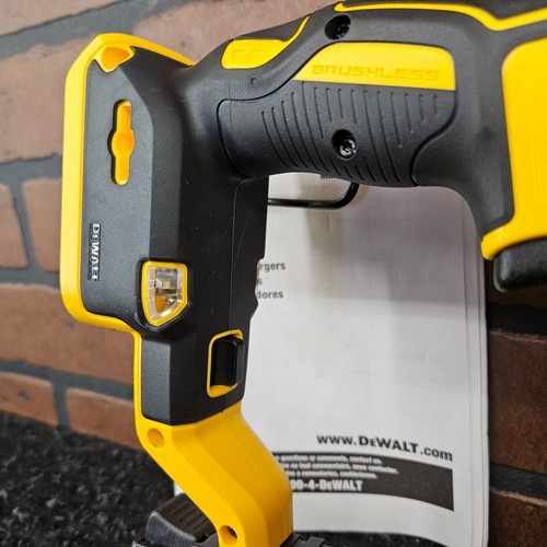 Chiodatrice Dewalt DCN680 20V XR Brushless 18ga Brad -***NUOVA*** - Foto 5 di 17
